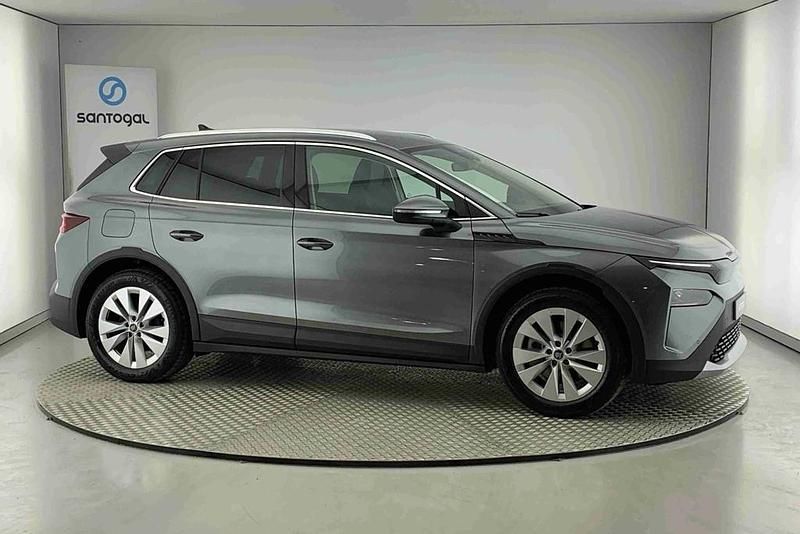 Cinzento Novo 2025 Skoda Elroq SUV | € 39.490 - Imagem 1/4