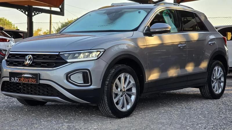 Usado VW T-Roc Life 110 HP (80 kW) 2023 Cinza SUV