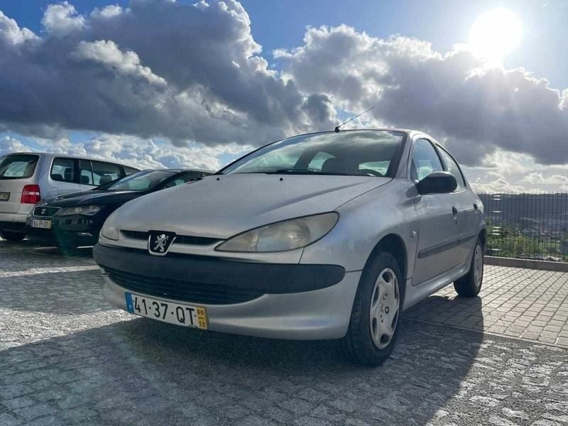 Cinzento Usado 2000 Peugeot 206 Citadino | € 1.150 (Bom preço) - Imagem 1/4