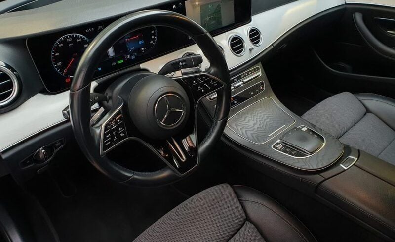 Usado Mercedes E300 306 HP (225 kW) 2021 Preto