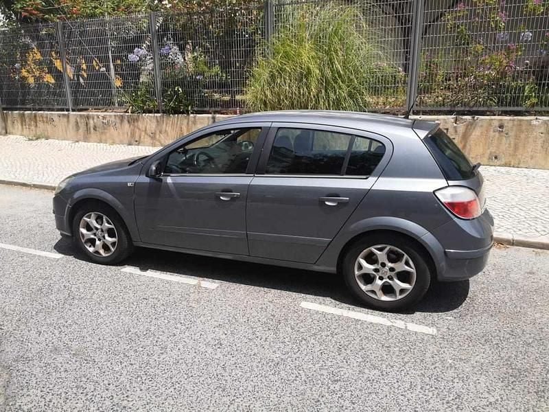 Cinzento Usado 2005 Opel Astra Citadino | € 4.700 (Preço justo) - Imagem 1/4