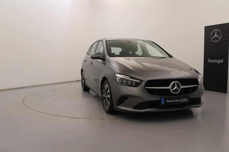 Cinzento Usado 2024 Mercedes B180 Monovolume | € 36.490 (Preço justo) - Imagem 1/4