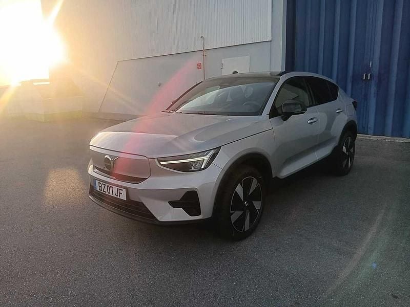 Prateado Usado 2025 Volvo EC40 SUV | € 49.500 - Imagem 1/4