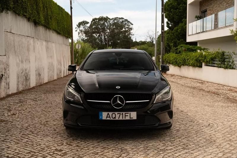 Usado Mercedes CLA180 Shooting Brake Urban 109 HP (80 kW) 2017 Preto Carrinha