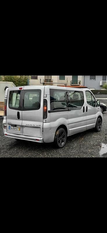 Usado Opel Vivaro 101 HP (74 kW) 2005 Cinzento Monovolume