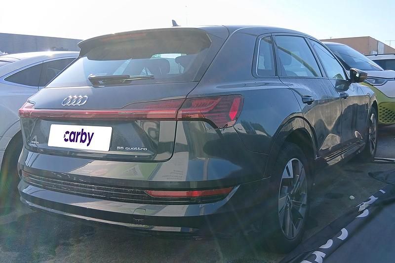 Usado Audi e-tron Advanced 300 kW (408 HP) 2021 SUV