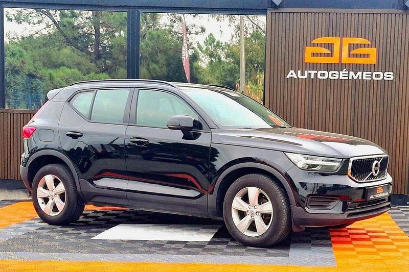 Preto Usado 2018 Volvo XC40 Momentum SUV | € 26.280 (Caro) - Imagem 1/4