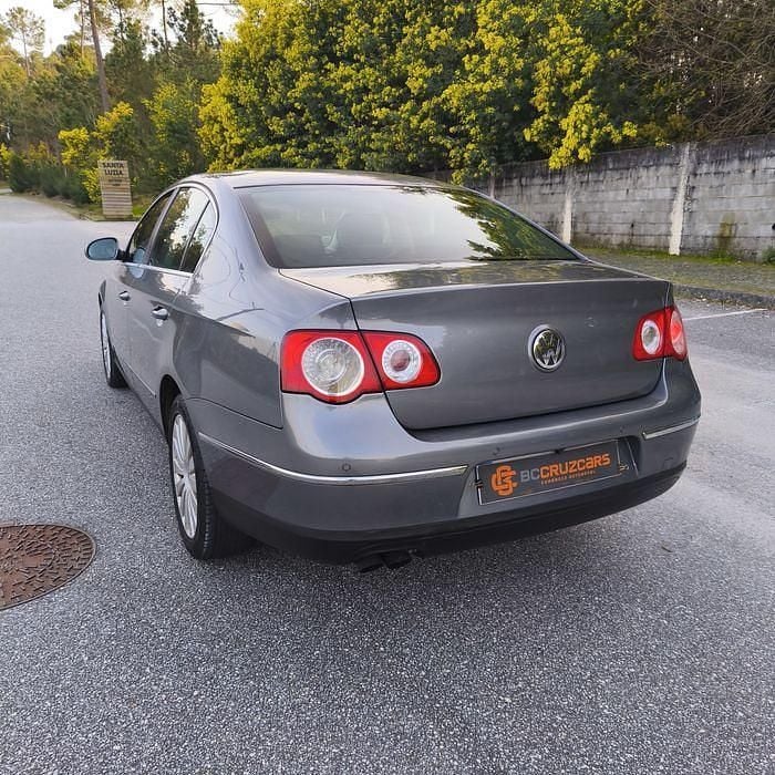 Usado VW Passat Highline 140 HP (102 kW) 2005 Sedan