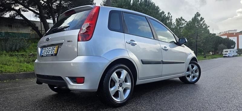 Usado Ford Fiesta Trend 68 HP (50 kW) 2008 Cinza Citadino