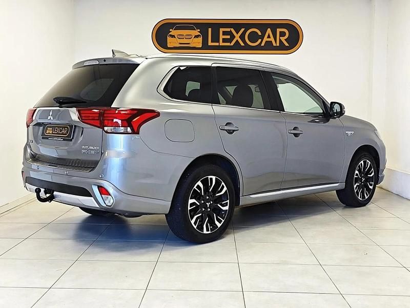 Usado Mitsubishi Outlander P-HEV 203 HP (149 kW) 2016 Cinzento