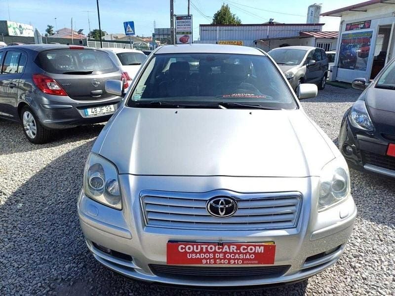 Cinzento Usado 2003 Toyota Avensis | € 4.465 (Preço justo) - Imagem 1/4
