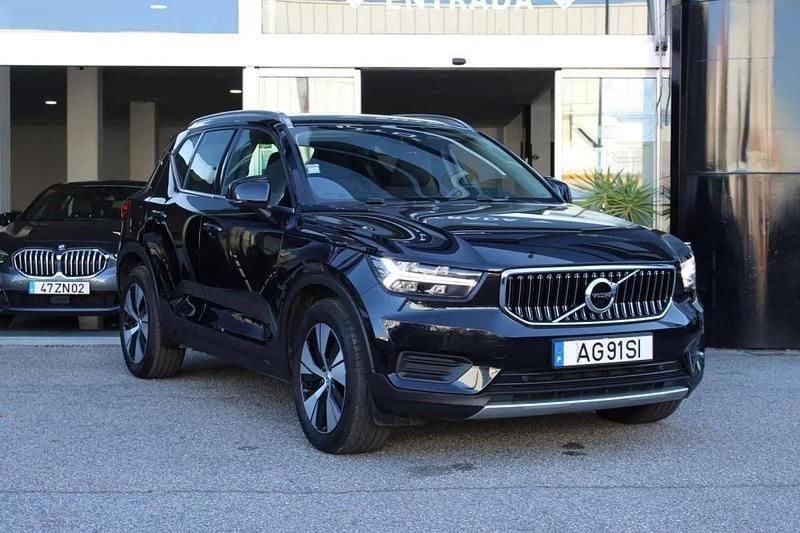 Preto Usado 2021 Volvo XC40 SUV | € 26.400 - Imagem 1/4
