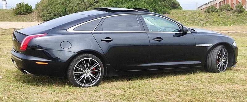 Preto Usado 2012 Jaguar XJ Sedan | € 27.500 - Imagem 1/4