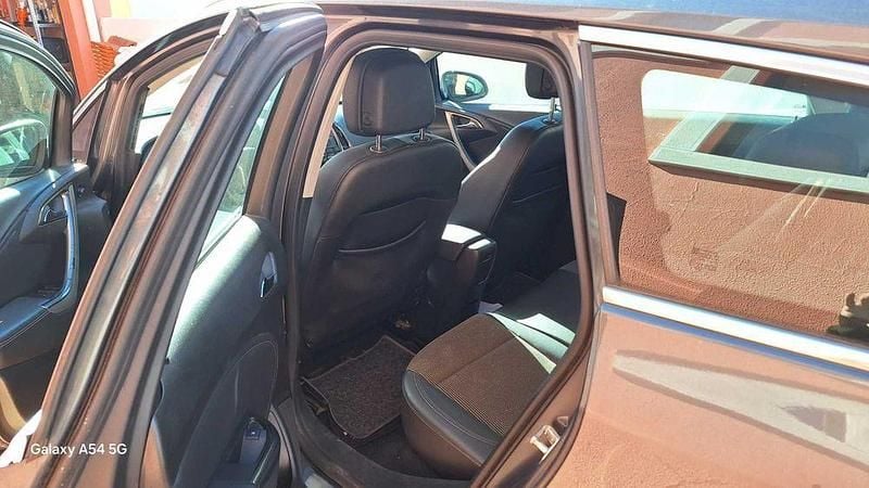 Usado Opel Astra 130 HP (95 kW) 2011 Sedan