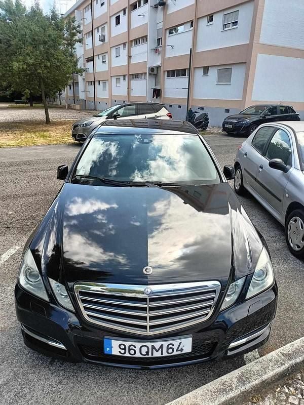 Usado Mercedes E200 167 HP (122 kW) 2011 Preto