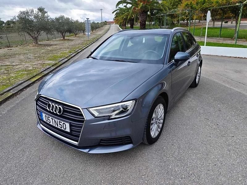 Cinzento Usado 2017 Audi A3 Citadino | € 13.880 (Bom preço) - Imagem 1/4