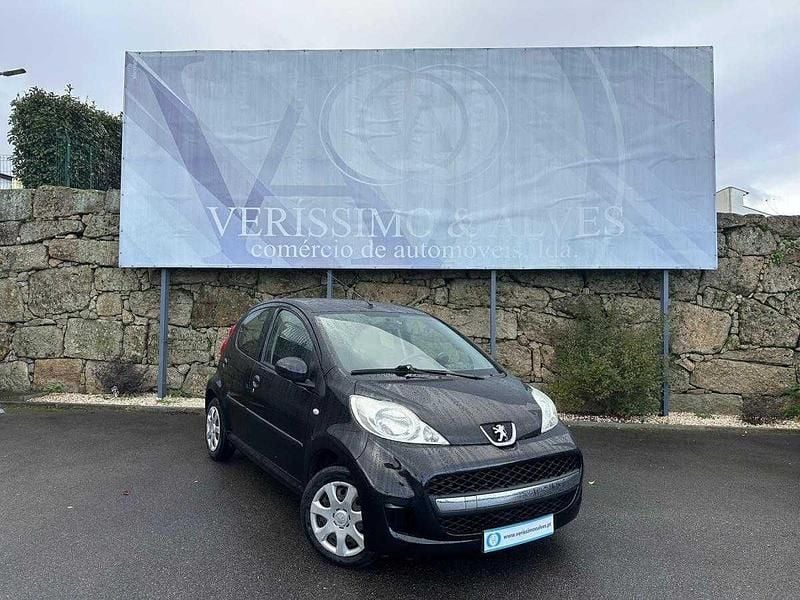 Preto Usado 2010 Peugeot 107 Citadino | € 4.950 (Preço justo) - Imagem 1/4