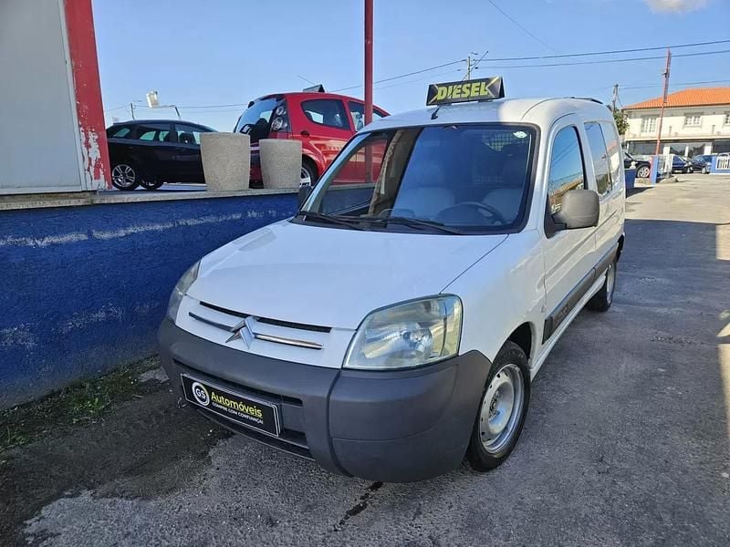 Branco Usado 2003 Citroën Berlingo Sedan | € 2.990 - Imagem 1/4