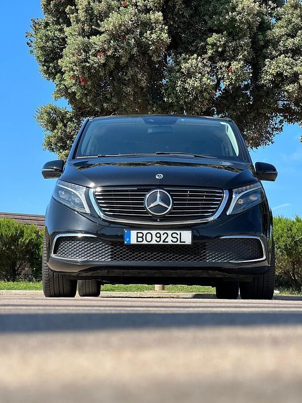 Preto Usado 2022 Mercedes EQV300 Monovolume | € 47.900 - Imagem 1/4