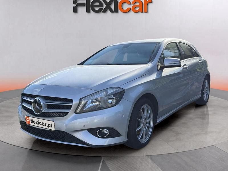 Usado Mercedes A180 Urban 109 HP (80 kW) 2015 Cinza Sedan