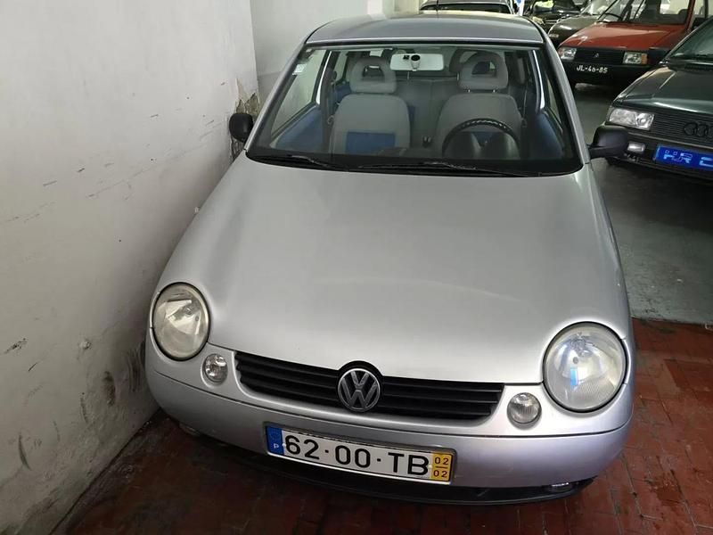Usado VW Lupo 50 HP (36 kW) 2002 Cinzento prata metalizado Citadino