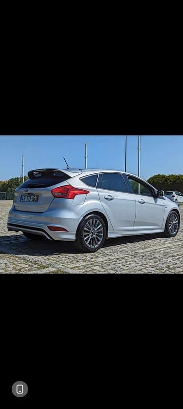 Usado Ford Focus 125 HP (91 kW) 2017 Cinzento Citadino
