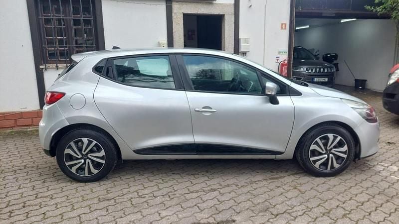 Usado Renault Clio IV Zen 90 HP (66 kW) 2013 Cinza