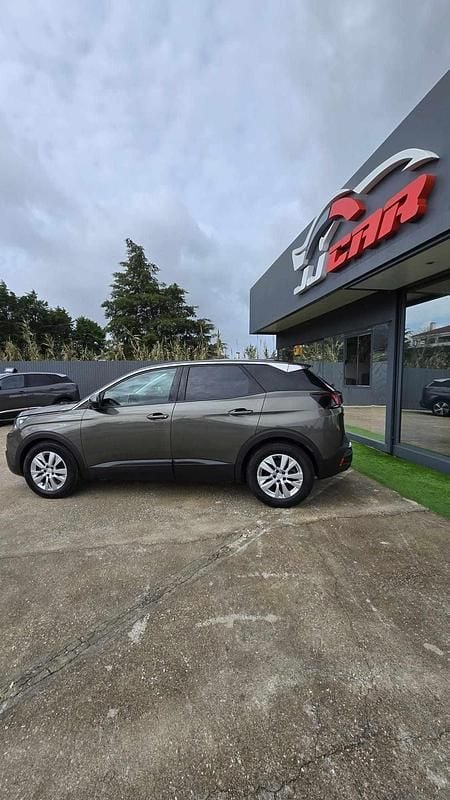 Usado Peugeot 3008 130 HP (95 kW) 2019 Cinzento SUV