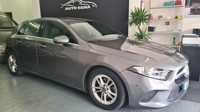 Cinza Usado 2020 Mercedes A160 Business | € 21.750 (Preço justo) - Imagem 1/4