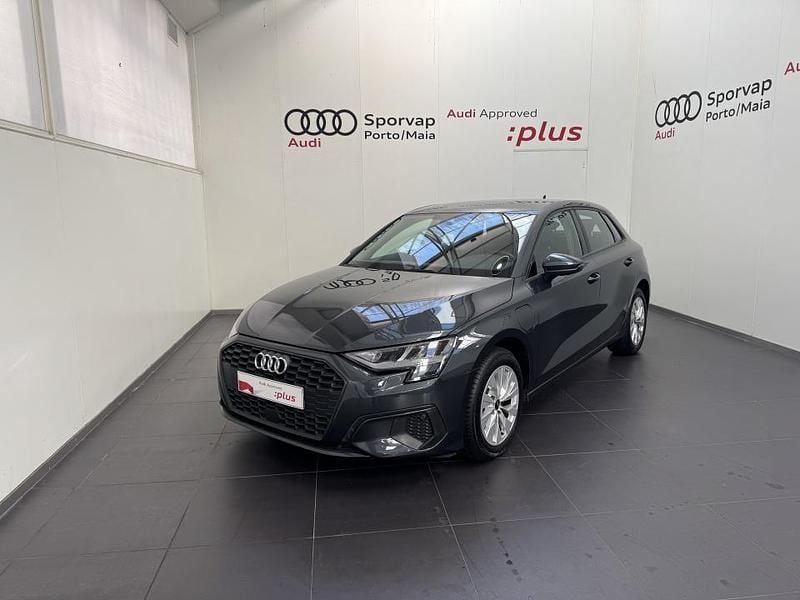 Usado Audi A3 Sportback e-tron 204 HP (150 kW) 2023 Cinzento Citadino