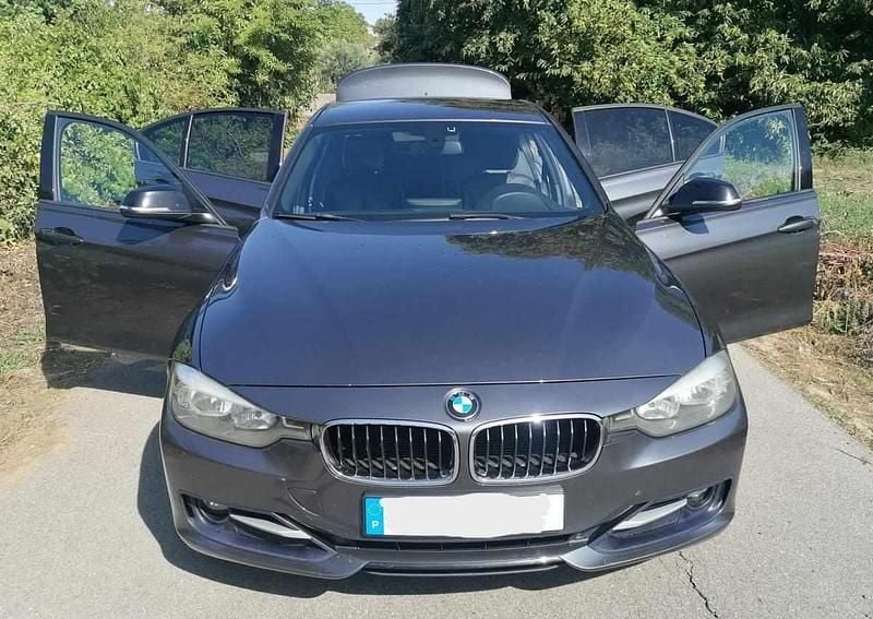 Cinzento Usado 2012 BMW 320 Sedan | € 13.990 (Super Preço) - Imagem 1/4