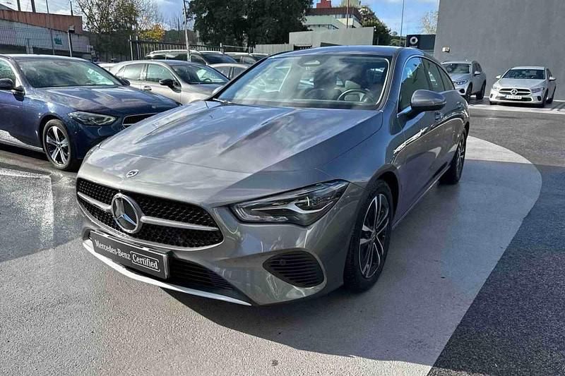 Cinzento Usado 2024 Mercedes 180 Sedan | € 43.900 (Preço justo) - Imagem 1/4