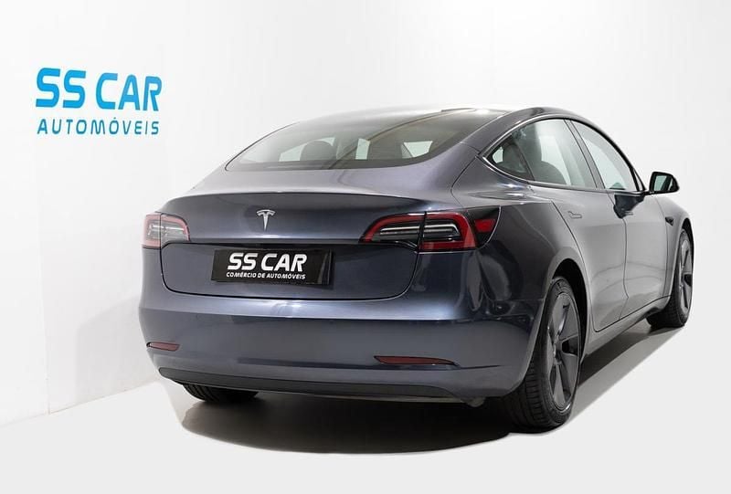 Cinza Usado 2022 Tesla Model 3 Sedan | € 28.490 (Bom preço) - Imagem 1/1