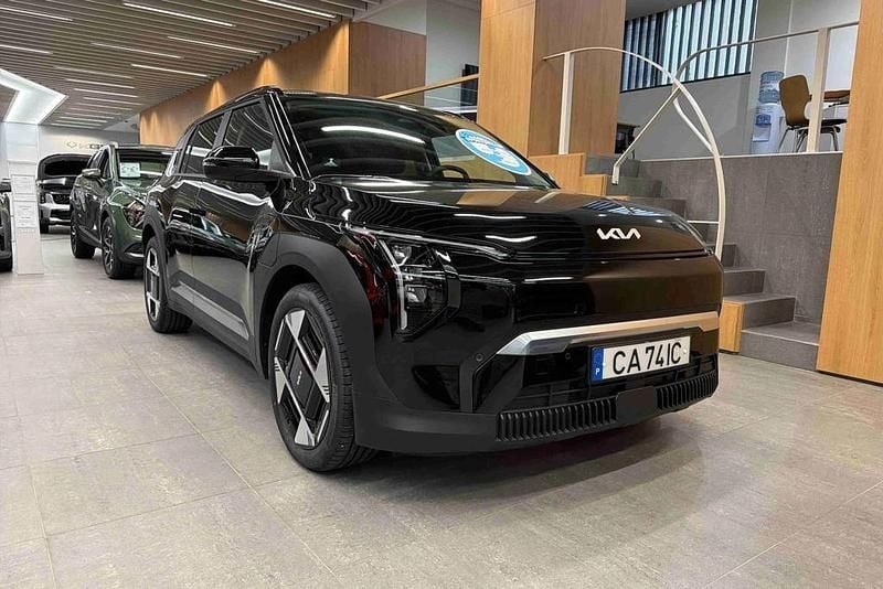 Preto Novo 2025 Kia EV3 SUV | € 41.490 (Preço justo) - Imagem 1/4