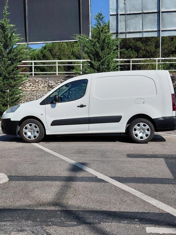 Branco Usado 2013 Peugeot Partner Premium Van | € 7.990 (Bom preço) - Imagem 1/4