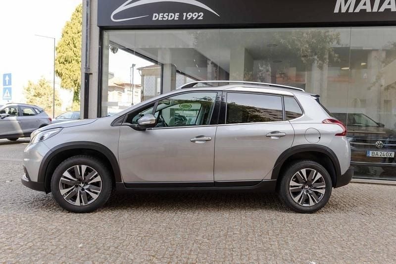 Usado Peugeot 2008 110 HP (80 kW) 2019 Cinzento SUV