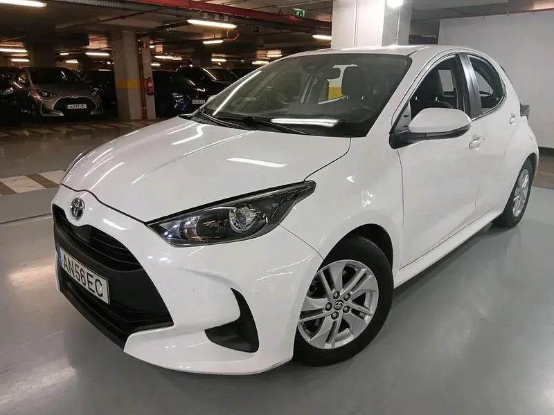 Usado Toyota Yaris Hybrid Comfort 115 HP (84 kW) 2021 Branco