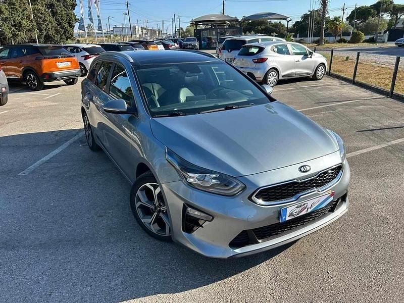 Cinzento Usado 2018 Kia Ceed Sportswagon Carrinha | € 18.990 - Imagem 1/4