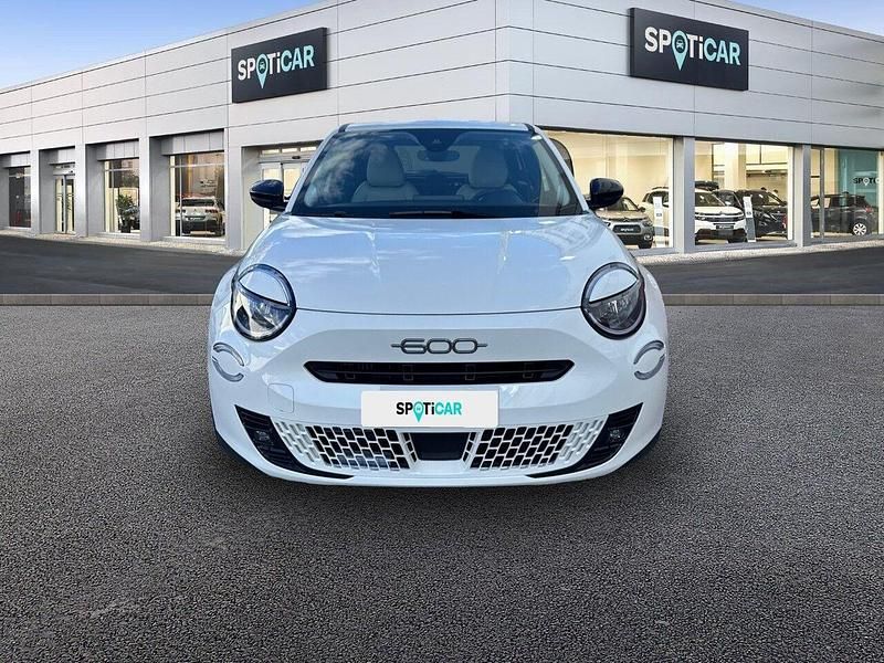 Usado Fiat 600 145 HP (106 kW) 2025 Branco SUV