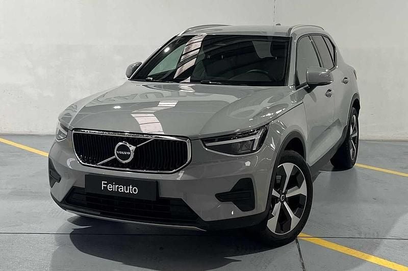 Usado Volvo XC40 163 HP (119 kW) 2025 Prateado SUV