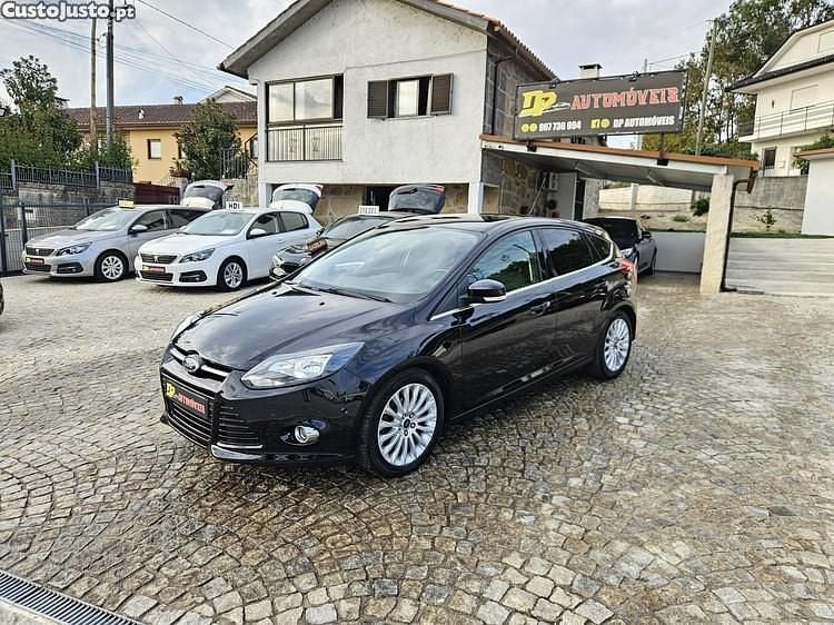 Usado Ford Focus Titanium 115 HP (84 kW) 2012 Preto
