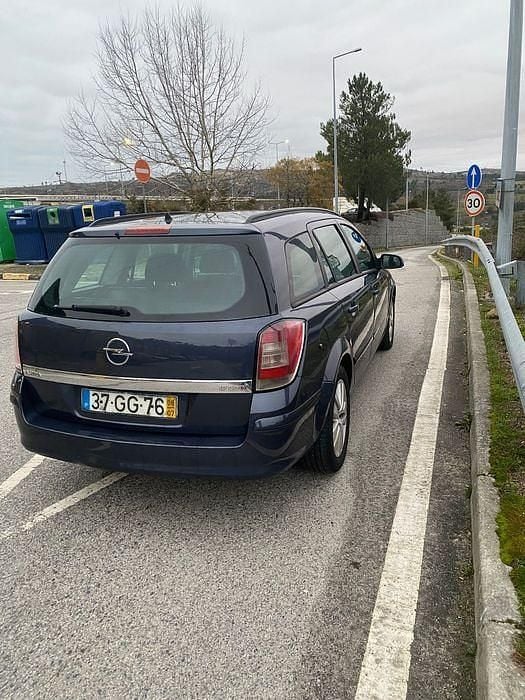 Usado Opel Astra 125 HP (91 kW) 2008 Sedan