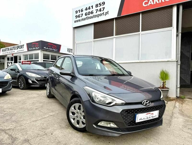 Cinzento Usado 2015 Hyundai i20 Coupé | € 8.500 (Preço justo) - Imagem 1/4