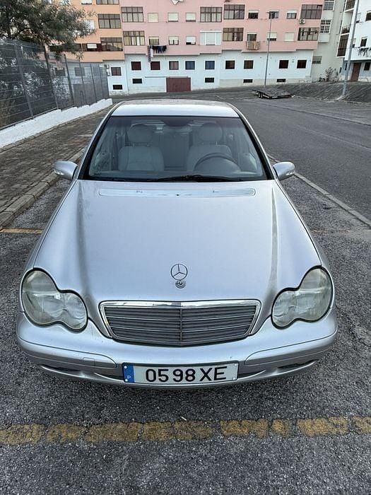 Usado 2002 Mercedes C220 Sedan | € 7.500 (Caro) - Imagem 1/4
