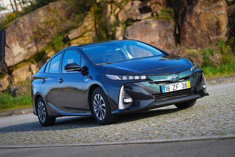Usado Toyota Prius Luxury 122 HP (89 kW) 2019 Preto Citadino
