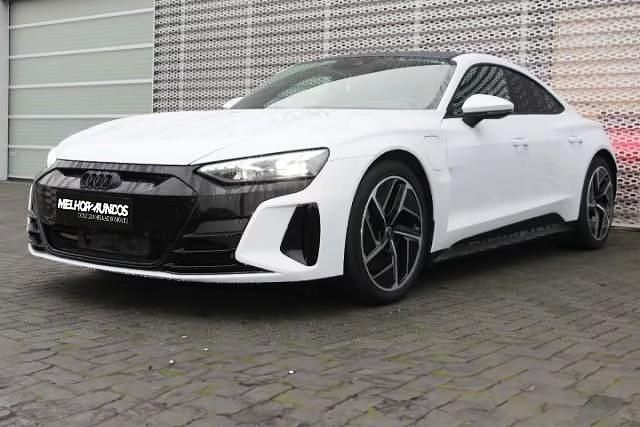 Branco Usado 2021 Audi e-tron GT quattro Sedan | € 49.500 - Imagem 1/4
