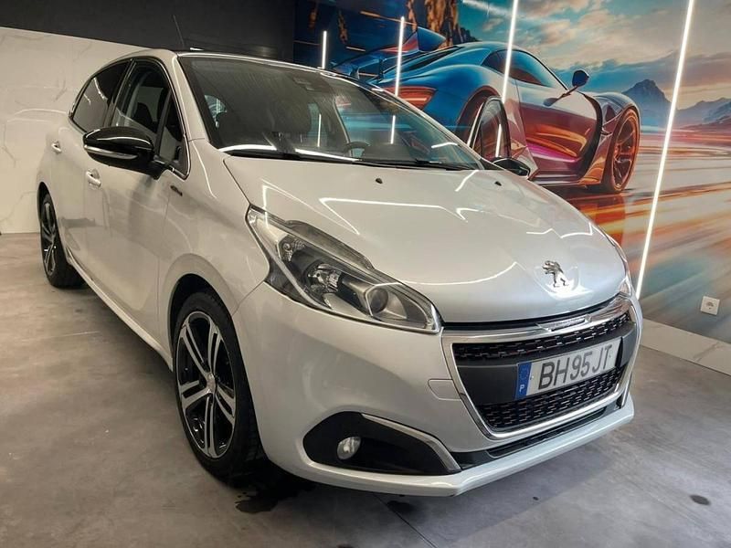 Branco Usado 2015 Peugeot 208 Citadino | € 9.950 (Preço justo) - Imagem 1/4