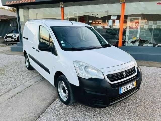 Branco Usado 2016 Peugeot Partner Monovolume | € 13.900 (Caro) - Imagem 1/4