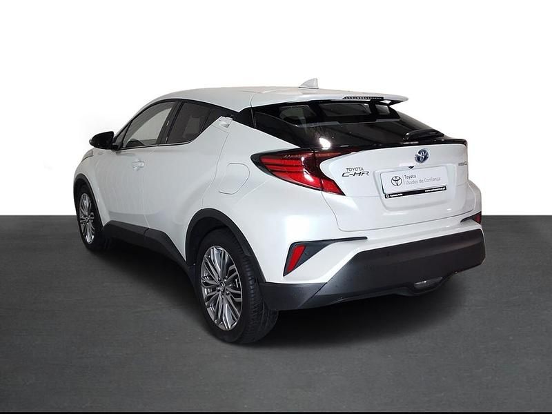 Usado Toyota C-HR Luxury 98 HP (72 kW) 2022 Branco (pintura metalizada especial) SUV