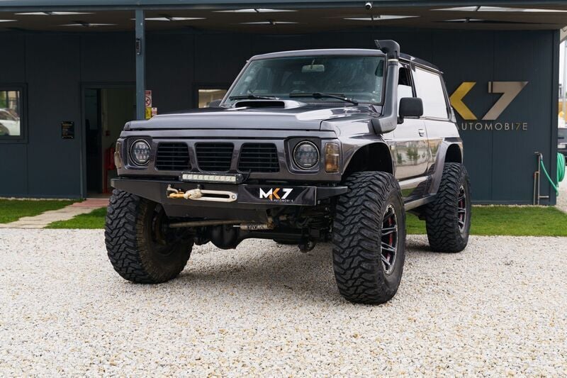 Cinzento Usado 1992 Nissan Patrol SUV | € 43.990 - Imagem 1/4